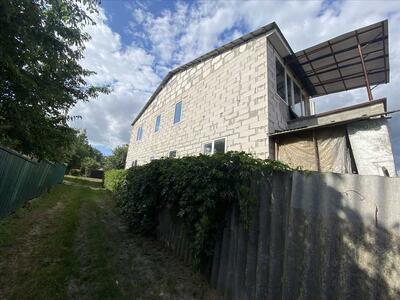 Новий будинок в центральній частині міста.