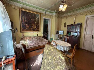 Частина будинку біля центрального ринку.