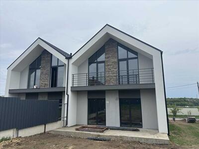 Ваш ідеальний простір чекає на вас у затишному мікрорайоні Яр!