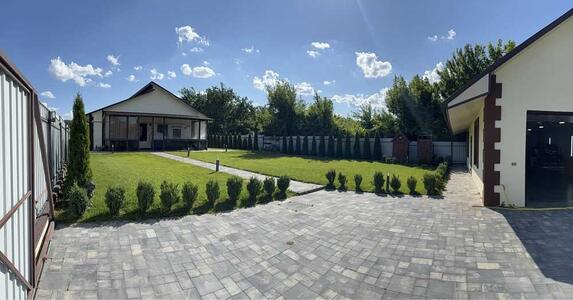 Новий будинок в Петрівці