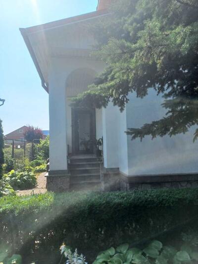 Затишний будинок на Юрівці