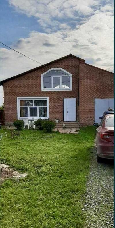 Цегляний двоповерховий будинок у Рибцях — з гаражем, 15 сотками землі та комунікаціями!