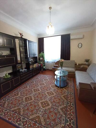 Трикімнатна квартира з окремими кімнатами в центральній частині міста!