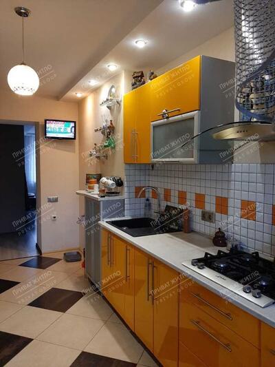 Розкішна трикімнатна квартира в новому цегляному будинку.