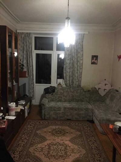 Продаж 3 кімнати з 4 -х кімнатноі квартири &laquo;сталінка&raquo;