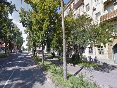 Історичний центр! Сталінка з ліфтом та бомбосховищем.