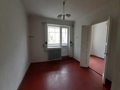 Гарна двокімнатна квартира за містом.