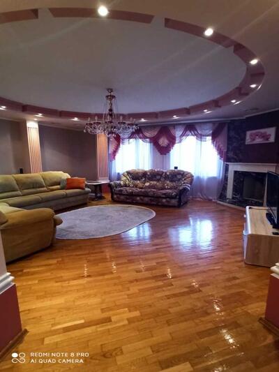 Простора квартира в центрі міста.