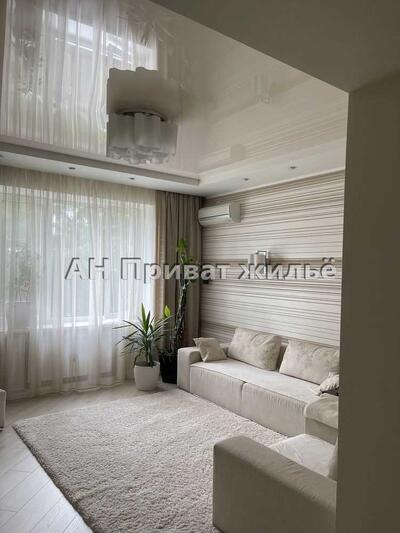 Продаж сучасної великої квартири в Павленківському парку