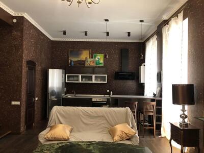 Два рівня індивідуальності в районі Березового скверу.