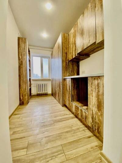 Однокімнатна квартира поряд із зупинкою Університет.