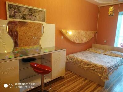 Трикімнатна квартира навпроти Листопада