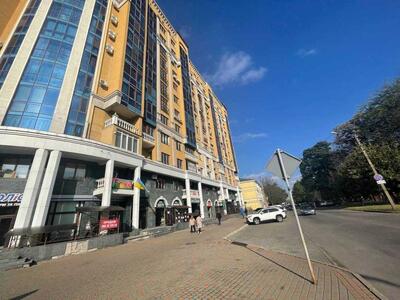 Чотирикімнатна видова квартира в центрі міста