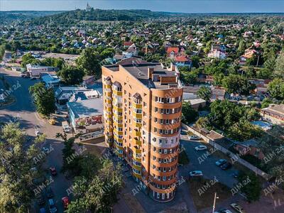 Єдиний варіант в цьому будинку!