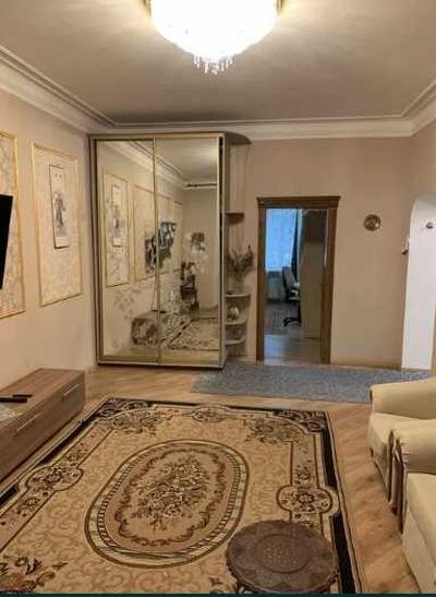 Продаж сталінки з гаражем на Браїлках