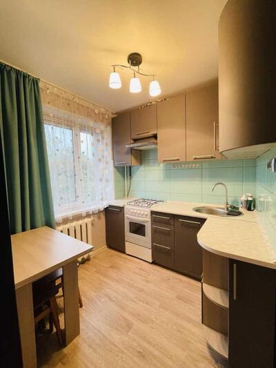 Трикімнатна на Алмазному.