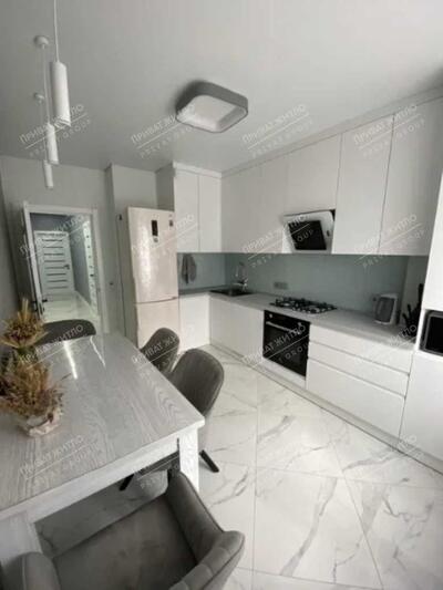 Сучасна 2к квартира з індивідуальним опаленням!