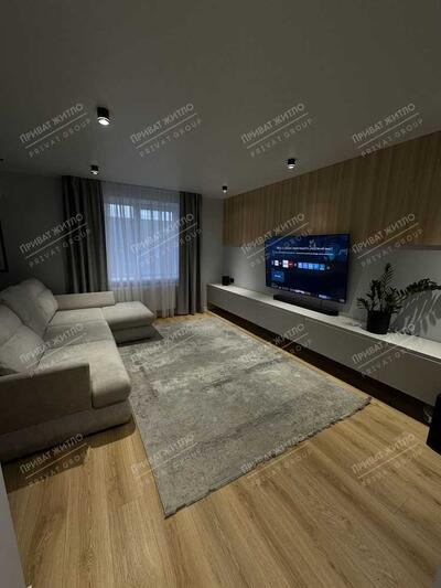 Трикімнатна квартира в новому сучасному будинку з дизайнерським ремонтом