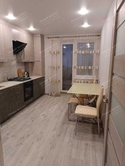 Продається 2-х кімнатна квартира в центрі міста в новобудові.