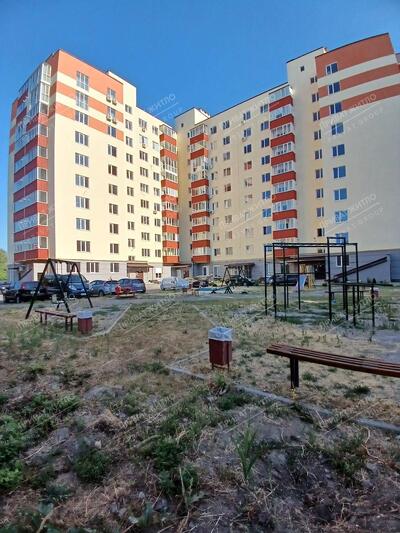 Простора видова квартира, мікрорайон Левада