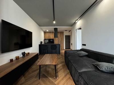 Сучасна 1-кімнатна квартира з дизайнерським ремонтом