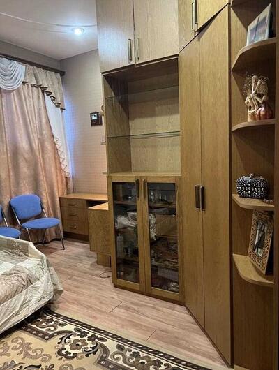 Простора сталінка в районі Павленківського парку