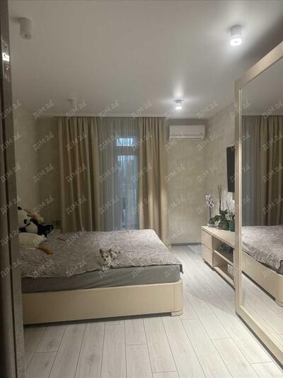 Простора дворівнева квартира з ремонтом на Леваді