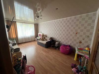 Затишна трикімнатна квартира.