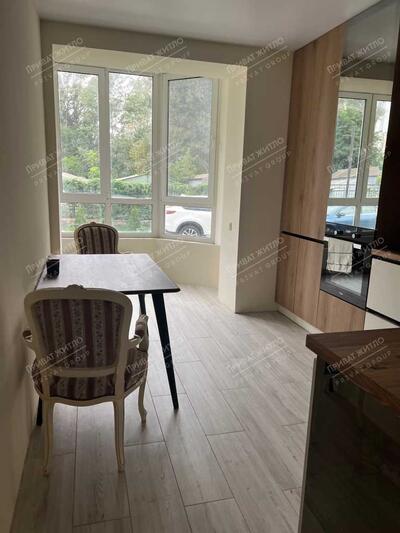 Продам простору трикімнатну квартиру на Подолі!