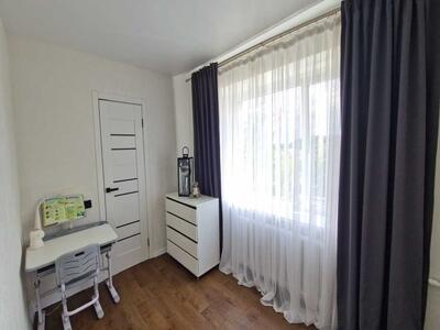 Двокімнатна квартира з ремонтом на Браїлках