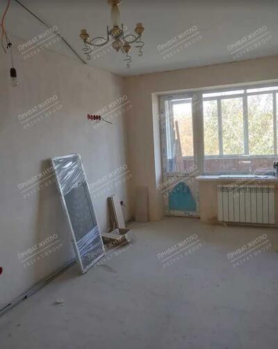 Продається трикімнатна квартира на Алмазному