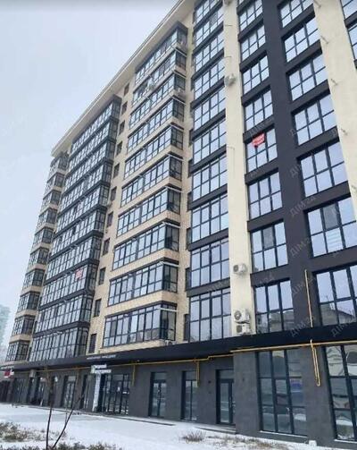 Простора 3-кімнатна з автономним опаленням та коморою