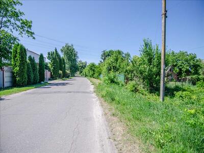 Ділянка з комунікаціями біля річки