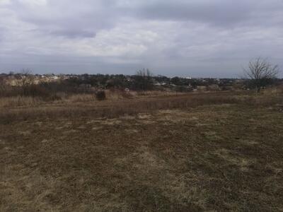 Простора ділянка в місті, район Польової.