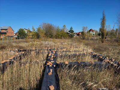 Ділянка з комунікаціями та капітальним фундаментом в Ліску