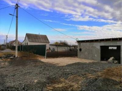 Земельна ділянка з проектом на будівництво житлового будинку