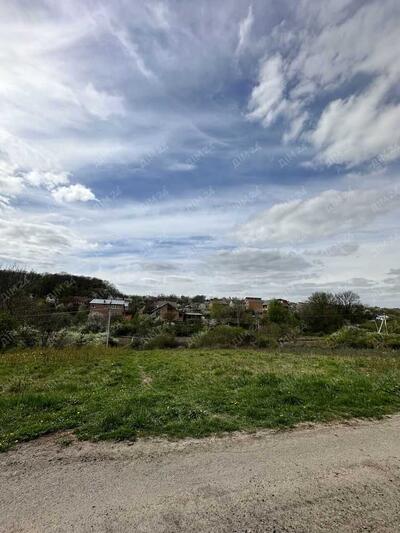 Ділянка в Яру під забудову!