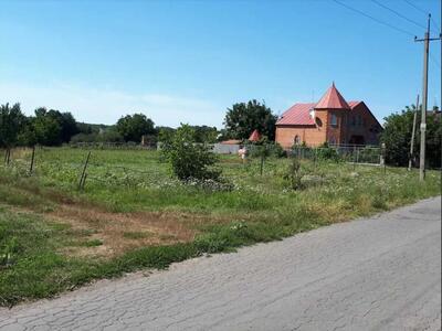 Продаж великої земельної ділянки в Жуках