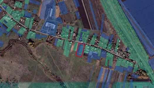 Земля в передмісті.