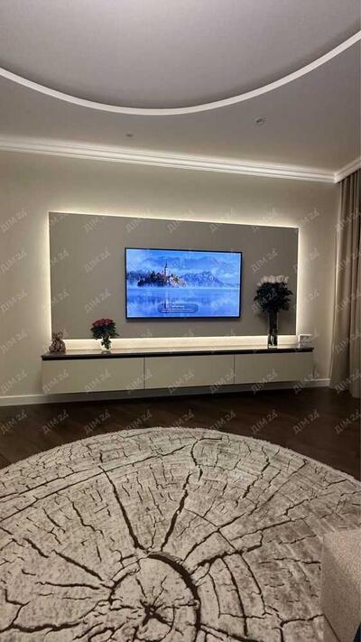 Трикімнатна квартира з ремонтом у центрі