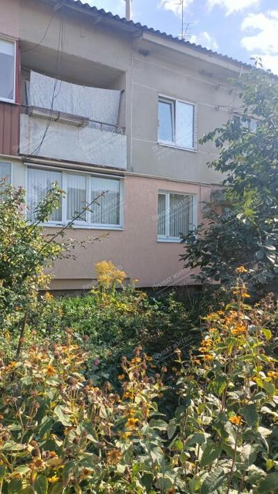 Трикімнатна квартира з автономним опаленням на першому поверсі