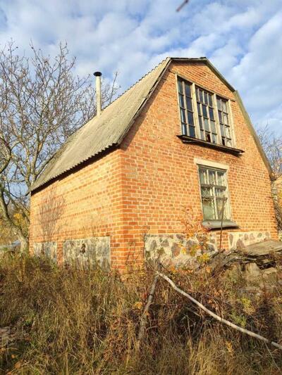 Земельна ділянка з будинком під ремонт в Жуках!