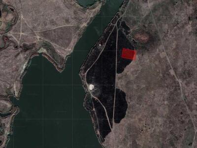 Земельна ділянка поруч з річкою