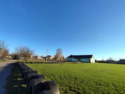 Ділянка біля зупинки транспорта!
