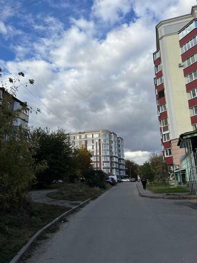 Власне житло поруч із зупинкою та школою — хапай поки є!