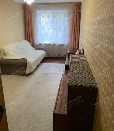 Трикімнатна квартира з окремими кімнатами на Мотелі!