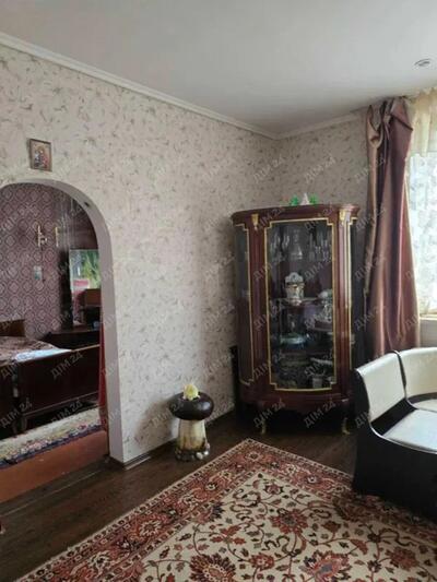 Трикімнатна сталінка на Подолі.