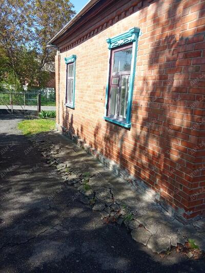 Кілька хвилин до міського пляжу. Будинок Нові Санжари.