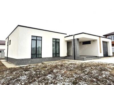 Сучасний будинок у мікрорайоні Яр