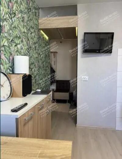 Продається трикімнатна квартира на Алмазному